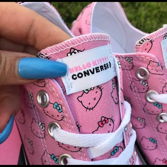 NEW CONVERSE X HELLO KITTY WOMEN SIZE 10.5 - Picture 3 of 7